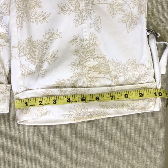 Cherokee longer shorts white w/ brown flowers - Picture 4 of 13